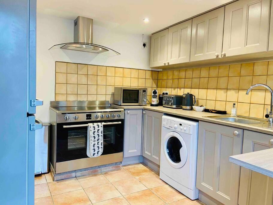 The Owl House Cottage Welsh Newton Common Bagian luar foto